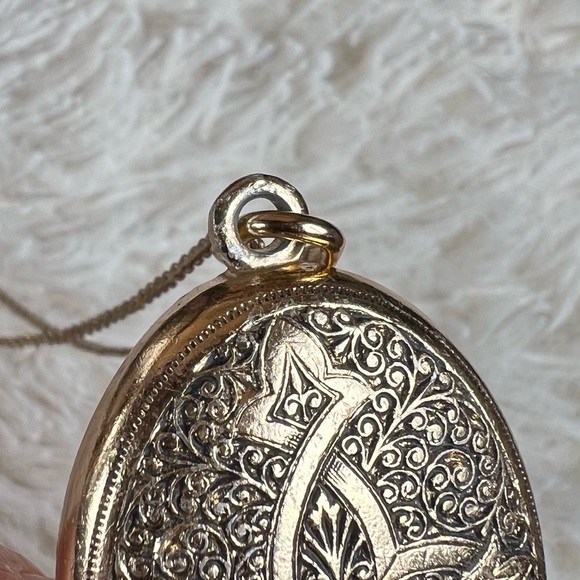 Gold Etched Necklace - Picture 6 of 6